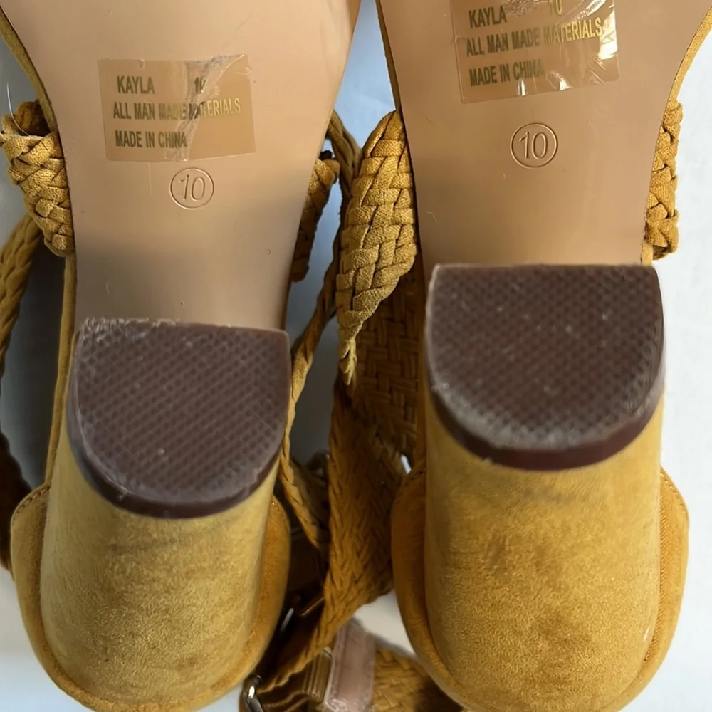 Mustard colored heels - Picture 6 of 7
